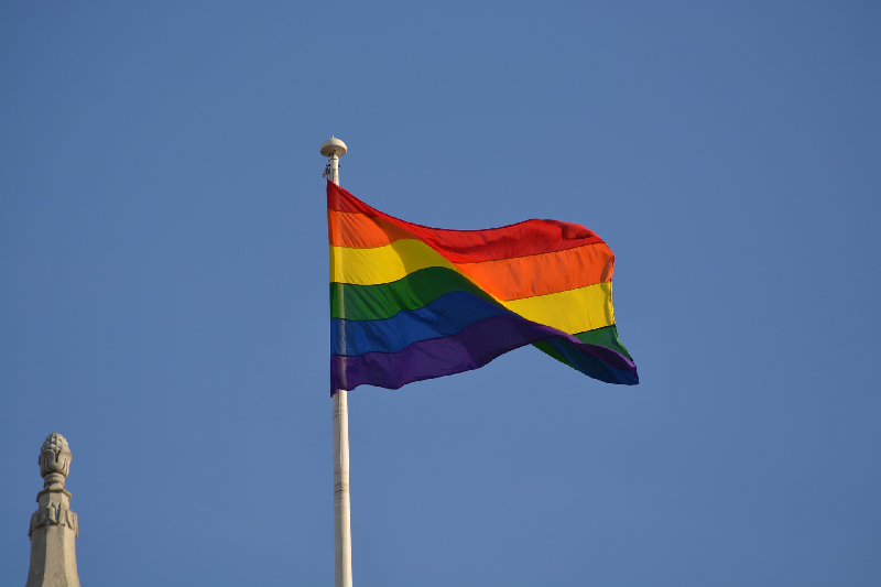 RainbowFlag800px