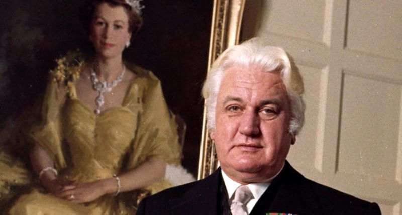 SirJohnKerrandQueensPortrait 2800px