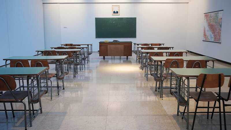 classroom 800px 33kb